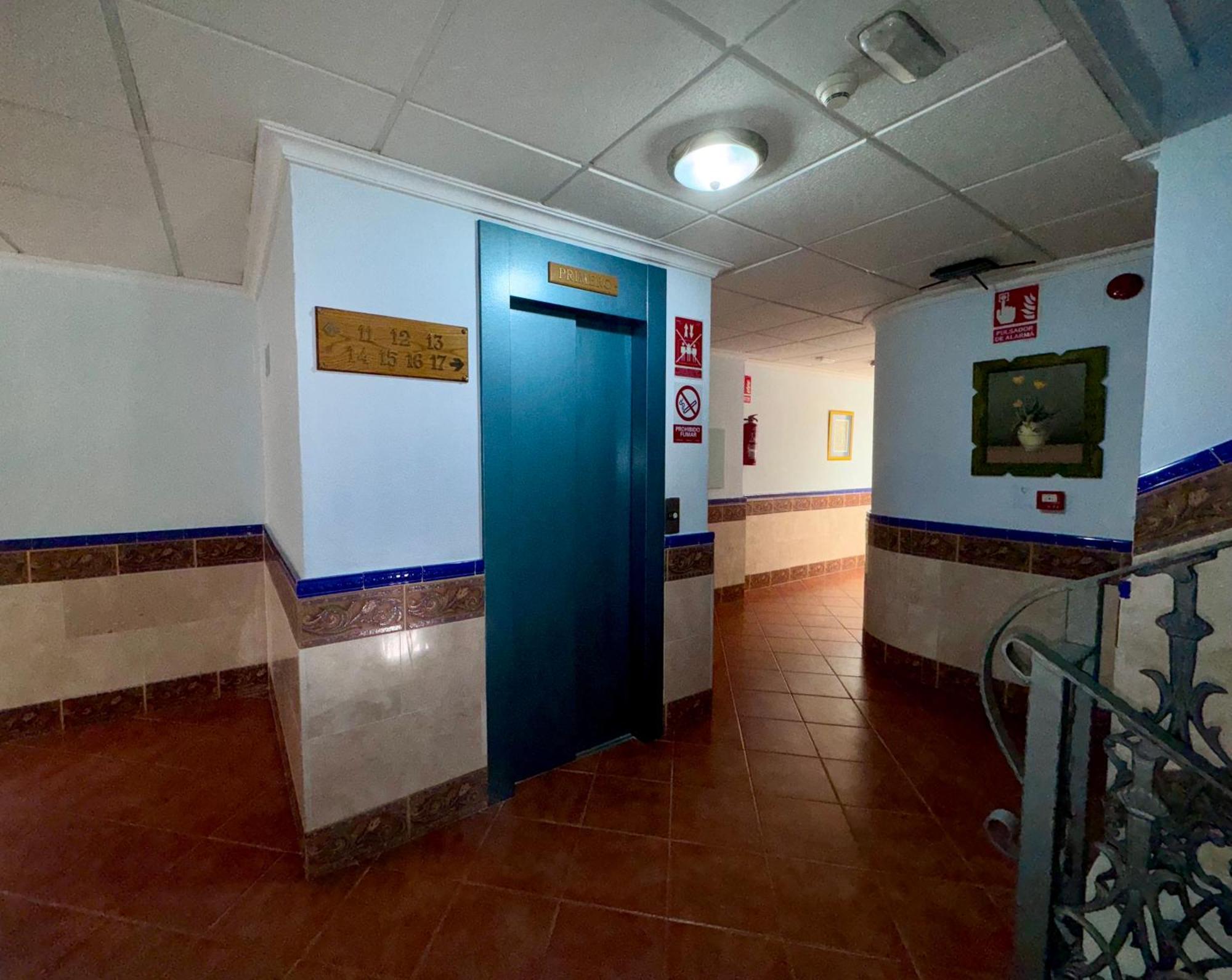 Apartamentos Nina De Oro توريمولينوس المظهر الخارجي الصورة