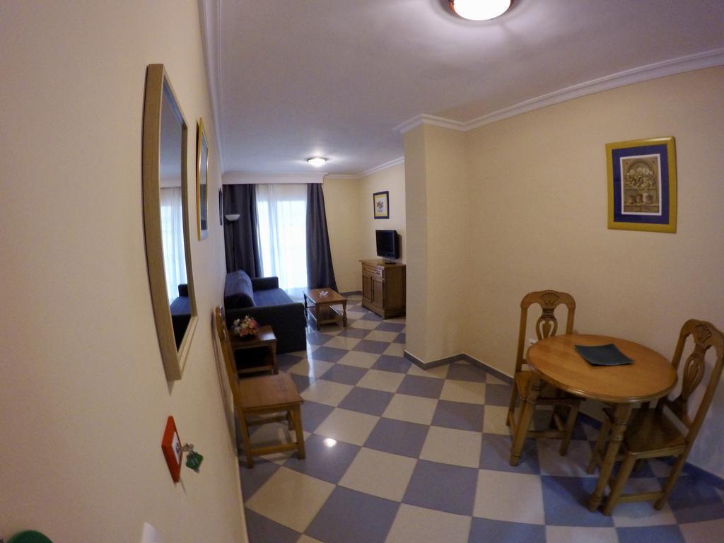 Apartamentos Nina De Oro توريمولينوس المظهر الخارجي الصورة